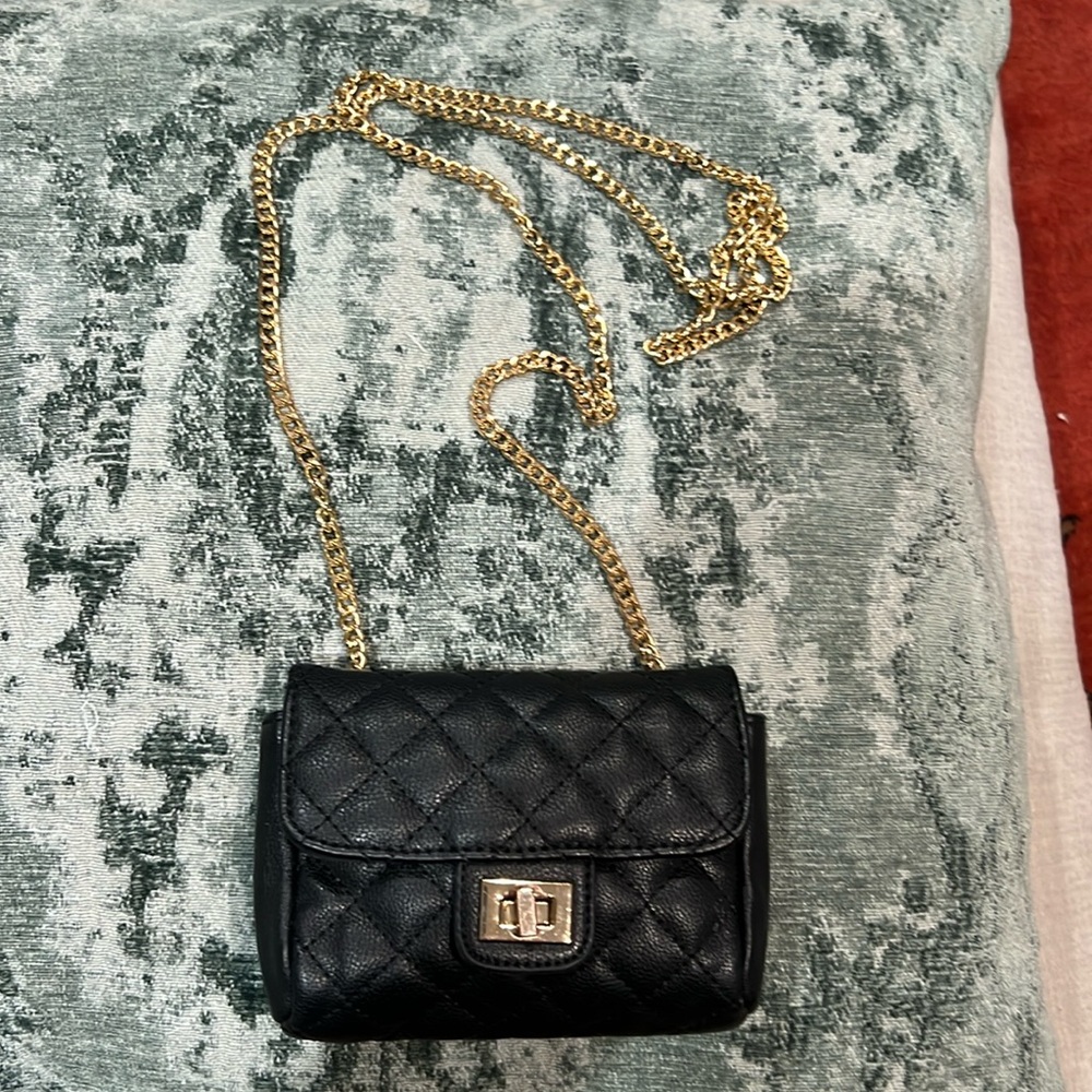 Forever 21 quilted crossbody bag EUC